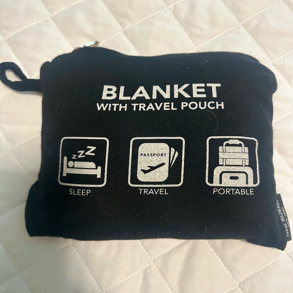 Isaac Mizrahi Black travel Blanket with Pouch